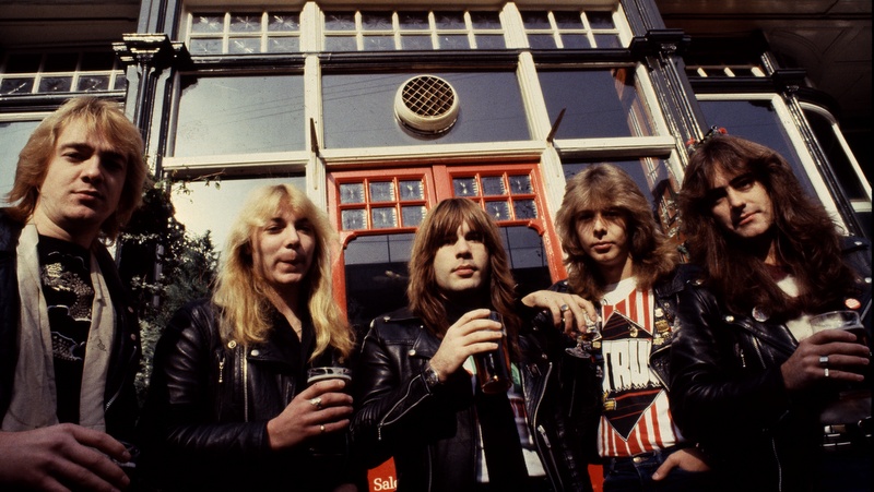 Iron Maiden 1982 vor dem Londoner Pub Island Queen