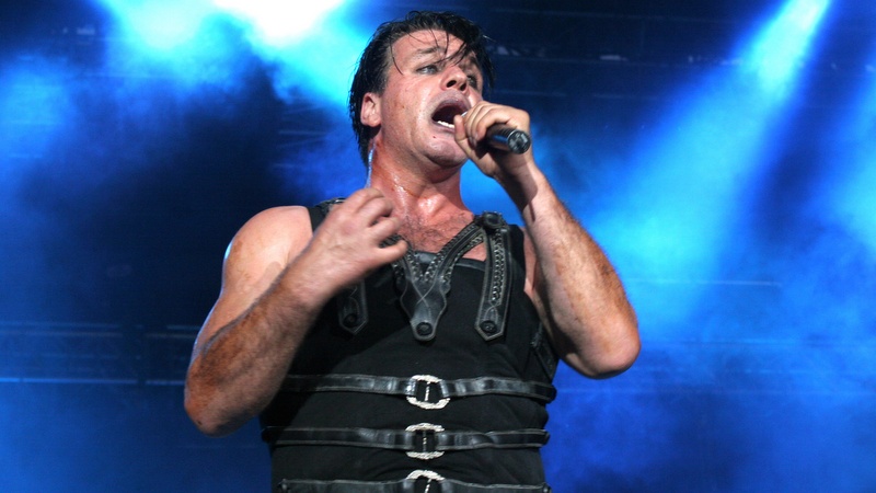 Till Lindemann mit Rammstein beim Fields Of Rock Festival am 18. Juni 2005 in Nijmegen