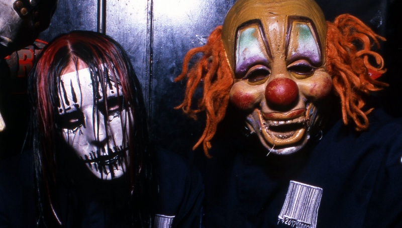 Joey Jordison und Shawn Crahan von Slipknot backstage in der Brixton Academy in London (2000)