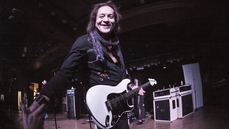 Jake E. Lee während eines Red Dragon Cartel-Konzertes in der Webster Hall in New York am 2. Dezember 2014