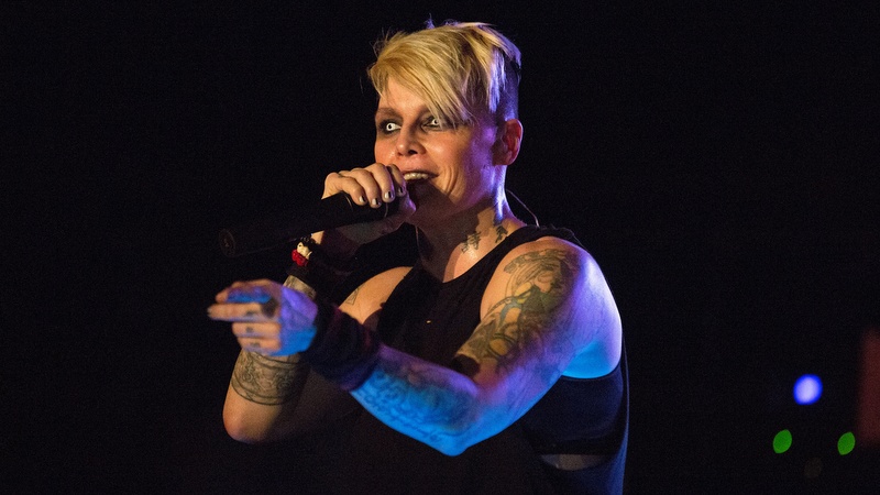 Otep Shamaya bei einem Auftritt im Emerson Theater am 8. Oktober 2013 in Indianapolis